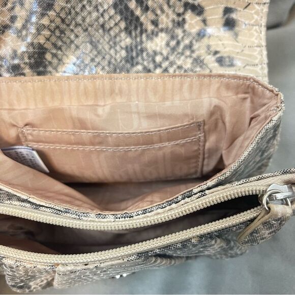 Jennifer Lopez Snake Print Wristlet Wallet NWT - Picture 5 of 5